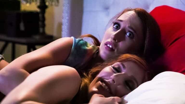 Manteniendo a mamá en la oscuridad – Lauren Phillips y Luna Lain