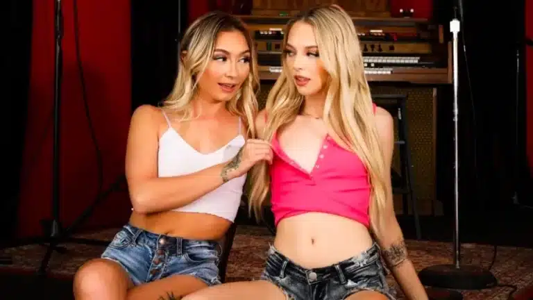 ¡Está bien, solo somos hermanastras! – Chloe Temple, Lily Larimar